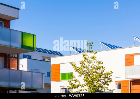 Allemagne, Bade-Wurtemberg, Waiblingen, règlement solaire RÃ¶tepark, pâtés de maisons, installation photovoltaïque, l'installation et l'solarthermal propre unité de cogénération Banque D'Images