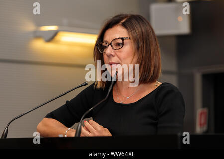 Bologne, Italie. 13 Septembre, 2019. Paola De Micheli, ministre des Transports et de l'Infrastructure, prend part à une réunion sur une profession en Émilie-romagne le 13 septembre 2019 à Bologne, en Italie. Credit : Massimiliano Donati/Alamy Live News Banque D'Images