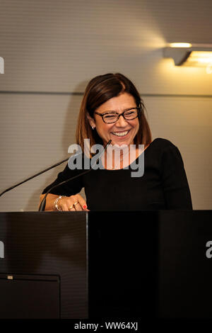 Bologne, Italie. 13 Septembre, 2019. Paola De Micheli, ministre des Transports et de l'Infrastructure, prend part à une réunion sur une profession en Émilie-romagne le 13 septembre 2019 à Bologne, en Italie. Credit : Massimiliano Donati/Alamy Live News Banque D'Images