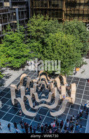 Broadgate, Londres, Royaume-Uni. 13Th Sep 2019. Veuillez vous asseoir par Paul Cocksedge. dans l'Avenue Finsbury Square. Construit à partir de planches d'échafaudage recyclé, réutilisé en utilisant la technologie innovatrice d'Essex-basée flooring company White & White, l'ensemble de la structure peut être brisé et transformé en quelque chose de complètement différent après le festival, donc rien ne sera perdu - London Design Festival revient dans la capitale pour sa 17e année. Crédit : Guy Bell/Alamy Live News Banque D'Images