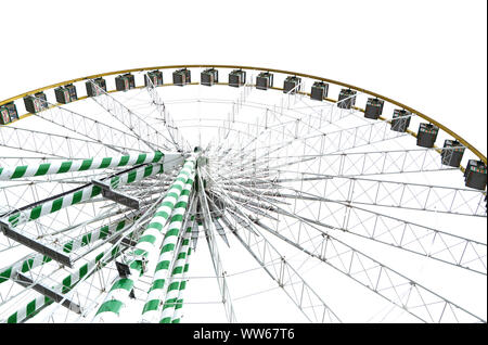 Grande roue avec gondola à worm's eye view in front of white sky, cut out Banque D'Images