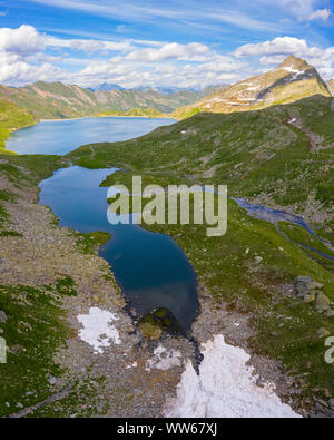 Vue aérienne des lacs autour de Naret, en particulier Lago del Corbo et Lago del Naret dans Lavizzara Valley, vallée de la Maggia. Banque D'Images