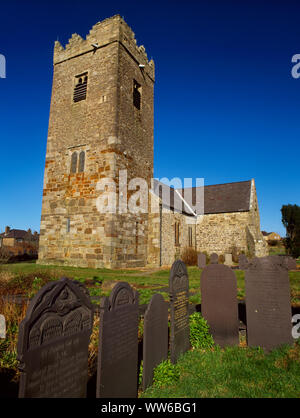 Voir NE de l'église St Peblig, Caernarfon, Pays de Galles, UK, SE de Segontium Roman fort et immédiatement au sud-sud-ouest de son Temple de Mithra Mithraeum (). Banque D'Images