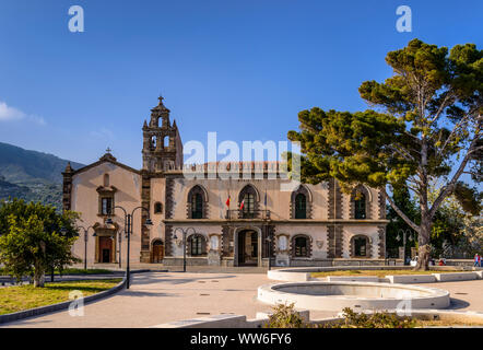 Italie, Sicile, Îles Éoliennes, Lipari, Vulcano ville, colline du château, hôtel de ville Banque D'Images