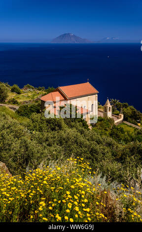 Italie, Sicile, Îles Éoliennes, Alicudi, Filicudi et Chiesa del Carmine Banque D'Images