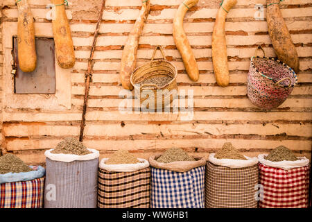 Échoppe de marché à Marrakech, Maroc Banque D'Images