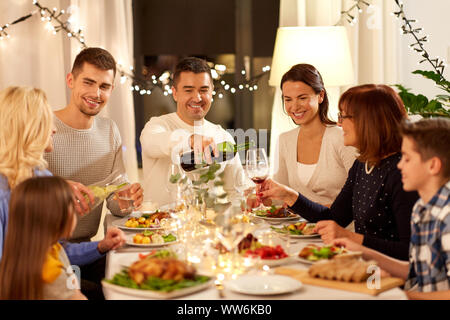 Happy Family dinner party at home Banque D'Images