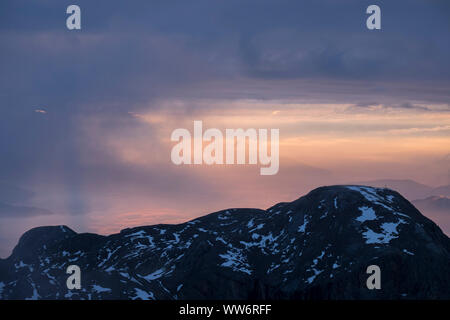 Vue depuis le HochkÃ¶nig vers l'Est et la région de Dachstein au lever du soleil, Salzburg County, Autriche Banque D'Images