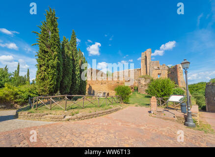 Sovana (Italie) - un petit village médiéval en pierre et étrusque dans la commune de Sorano, province de Grosseto, Toscane région ; attraction touristique. Banque D'Images