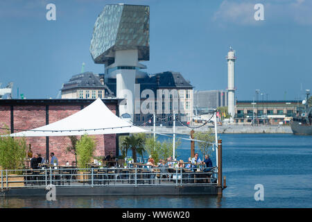 Le nouveau bâtiment de l'Autorité Portuaire surplombant ses Harbour Banque D'Images