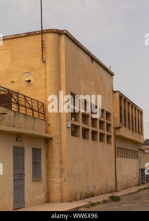 La piscina italiana piscine construite durant la période coloniale italienne, région centrale, Asmara, Erythrée Banque D'Images