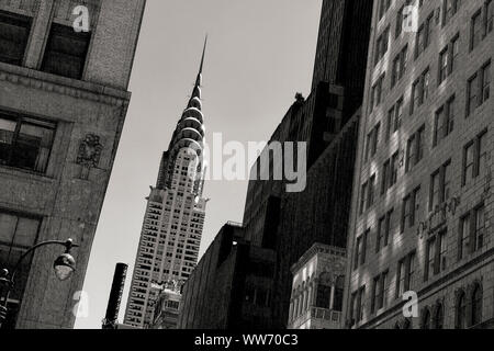 Vue sur le Chrysler Building, Bâtiment de la Métropolitaine et Uptown, Manhattan, New York, USA Banque D'Images