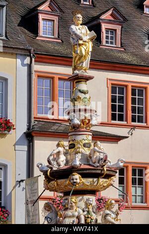 Petrusbrunnen Fontaine sur la place Hauptmarkt, Trèves, Rhénanie-Palatinat, Allemagne Banque D'Images