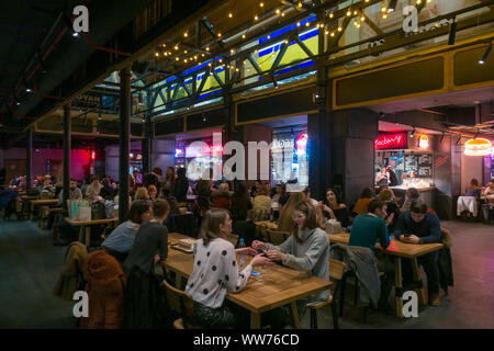 Moscou, Russie - 10 septembre 2019 : dîner au restaurant moderne Banque D'Images