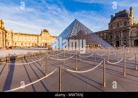 France, Paris, Louvre, MusÃ©e du Louvre, musée, pyramide de verre Banque D'Images