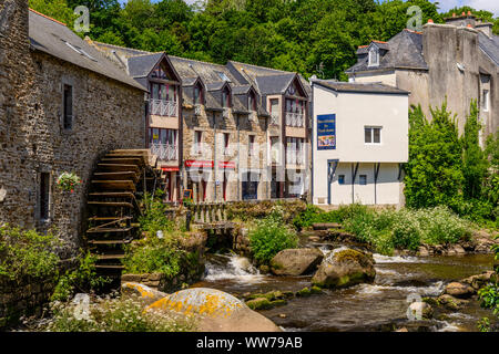 France, Bretagne, FinistÃ¨re Ministère, Pont-Aven, Aven avec moulin du Grand Poulguin Banque D'Images