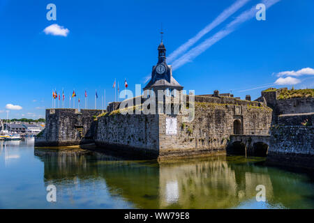 France, Bretagne, FinistÃ¨re Ministère, Concarneau, ville close, porte et tour de l'horloge Banque D'Images