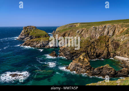 France, Bretagne, FinistÃ¨re Ministère, ClÃ©den-Cap-Sizun, falaises à Chapelle de Saint-They près de Pointe du Van Banque D'Images