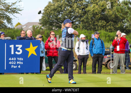 Gleneagles, UK. 13 Sep, 2019. ANNA NORDQVIST et CAROLINE HEDWALL (Europe) a joué contre ALLY McDONALD et ANGEL YIN (USA) sur le cours du Centenaire de l'ACGP à Gleneagles dans le 'fourballs vendredi après-midi. Le jeu fini à la 13e quand USA - McDonald et Yin -gagnés par 7 et 5. Caroline Hedwall jouer son coup de départ à partir de la 13e tertre de domaine. Credit : Findlay/Alamy Live News Banque D'Images