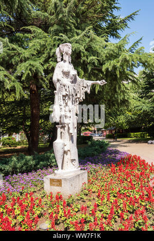 Kazanlak, Bulgarie - 19 juin 2019 : statue femme thrace de Kazanlak roses récolte (Bulgarie) Banque D'Images