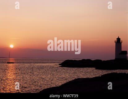 Coucher de soleil sur le phare d'Annisquam Banque D'Images