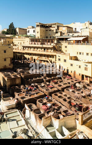 Maroc, Fès, Médina, Souk, Blida, quartier des tanneurs, cuves de couleur avec des couleurs naturelles Banque D'Images