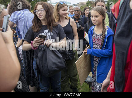 Washington DC, USA. 13Th Sep 2019. Greta Thunberg,16 ans, militant du changement climatique à partir de la Suède, participe à la grève pour la réforme de l'école climatique à l'Ellipse près de la Maison Blanche à Washington, le vendredi 13 septembre, 2019. Photo par Tasos Katopodis/UPI UPI : Crédit/Alamy Live News Banque D'Images