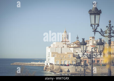 Sur la plage de Sitges, près de Barcelone, Catalogne, Espagne, Europe Banque D'Images