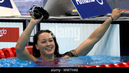 Alice la Grande-Bretagne célèbre remportant le Tai Women's 50 mètres nage libre S8 pendant cinq jours du monde Para natation Championnats d'Allianz au Centre aquatique de Londres, Londres. Banque D'Images