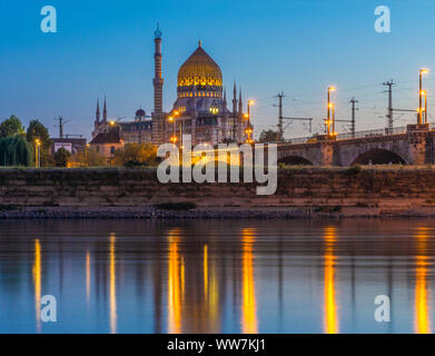 Allemagne, Saxe, Dresde la nuit, bâtiment de l'usine de l'usine de cigarettes Yenidze Banque D'Images