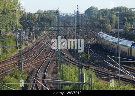 Système de rails de chemin de fer et des trains de banlieue, Harburg, Hambourg, Allemagne, Europe Banque D'Images