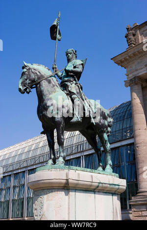 Otto von Wittelsbach statue en face de la chancellerie de l'État de Bavière à Munich Banque D'Images