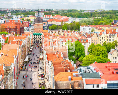 Voir de Long Lane (Ulica Długa) à partir de la ville principale Hall tower à Gdańsk, Pologne Banque D'Images