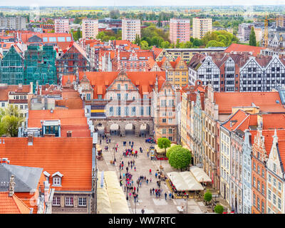 L'égard du marché intérieur (la rue Długi Targ) à partir de la ville principale Hall tower à Gdańsk, Pologne Banque D'Images