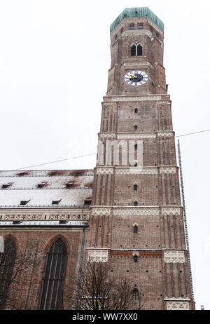 Autour de l'église de Notre Dame à Munich en hiver, Banque D'Images