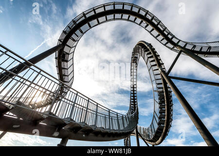 Duisbourg, Rhénanie du Nord-Westphalie, Allemagne, monument Tiger & Turtle - Magic Mountain Banque D'Images