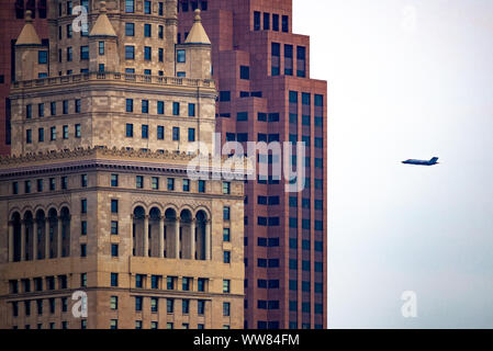 Le capitaine Andrew 'Dojo' Olson, F-35A, pilote de l'équipe de démo survole Cleveland Ohio, au cours de la Cleveland International Air Show le 1 septembre 2019. L'équipe a effectué tous les trois jours de l'air show. (U.S. Air Force photo de Tech. Le Sgt. Jensen Stidham) Banque D'Images