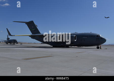 Un C-17 Globemaster III à l'appui de la mobilité Guardian 2019 10 septembre 2019 à Travis Air Force Base, en Californie. MG19 est le navire amiral de l'Air Mobility Command à grande échelle pour l'exercice de la mobilité mondiale rapide des opérations. Travis AFB sert de base de transit pour l'exercice, qui a lieu à Fairchild AFB, Washington. (U.S. Air Force photo par Airman First Class Cameron Otte) Banque D'Images