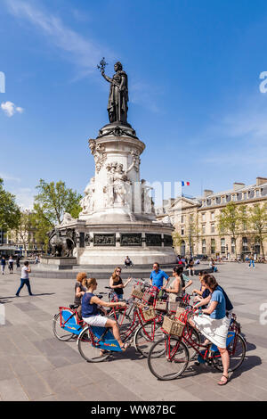 France, Paris, centre-ville, Place de la RÃ©publique, visite guidée en vélo, Paris à vélo, vélo, visite guidée avec guide Banque D'Images