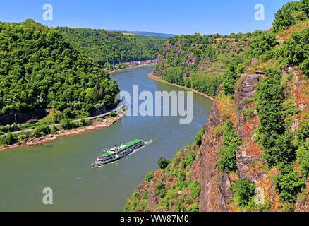 Navire d'Excursion paddlesteamer Goethe dans la vallée du Rhin avec la Loreley Rock près de St Goarshausen, Rhin, vallée du Rhin moyen, Rhénanie-Palatinat, Allemagne de l'Ouest, Allemagne Banque D'Images