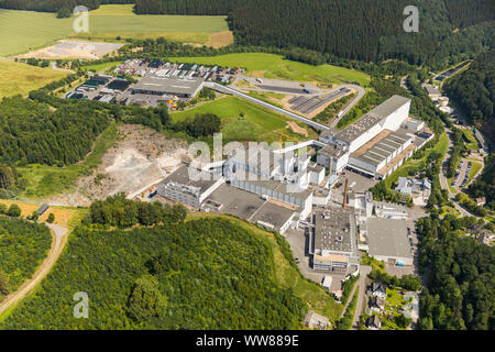 Vue aérienne du site de construction, C. & A. brasserie Veltins GmbH & Co. KG, Grevenstein, Meschede, Rhénanie-Palatinat, Hesse, Allemagne Banque D'Images