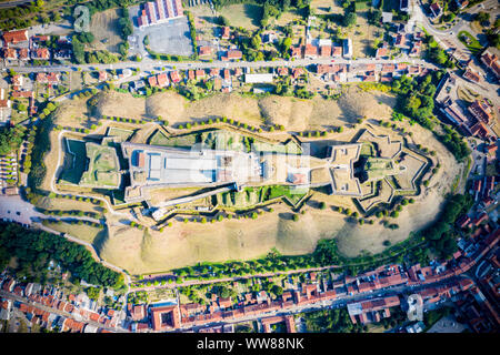 Bastions en forme d'étoile et outworks de citadelle de Bitche, forteresse médiévale et bastion près de la frontière allemande en Moselle, France. La citad Banque D'Images
