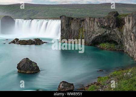 Spectacle de la nature et de cascades Godafoss dans le Nord de l'Islande sur une belle journée d'été Banque D'Images