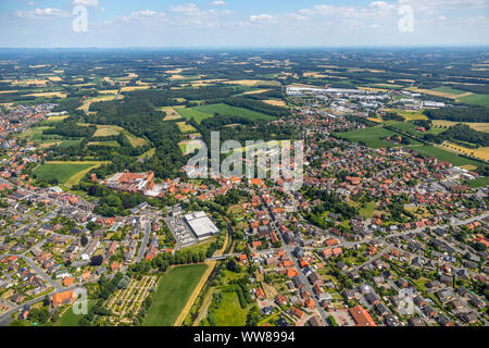 Vue aérienne, vue d'hall à trois nefs de l'église catholique Saint Johannes, Lappenbrink, corner Von-Galen-Straße, EDEKA, Hesselstrasse marché Kemper, Brameyer-Sassenberg DÃ¼sbergstraÃŸe, meubles, paderborn, MÃ¼nsterland, Nordrhein-Westfalen, Germany, Europe Banque D'Images