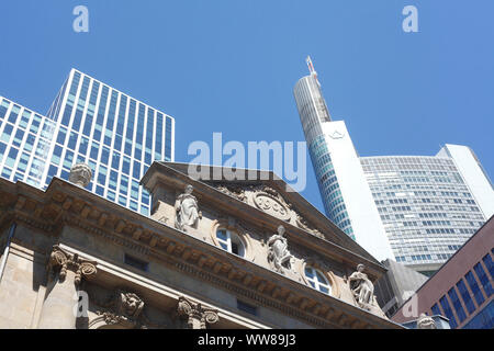 Tour de la Commerzbank et l'ancien bâtiment du siège de la Commerzbank, Frankfurt am Main, Hesse, Germany, Europe Banque D'Images