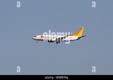 ISTANBUL, TURQUIE - Juillet 03, 2019 : Pegasus Airlines Boeing 737-804 CN (32903) l'atterrissage à l'aéroport Sabiha Gökçen. Banque D'Images