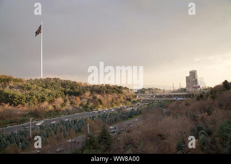 Vue depuis le pont Tabiat à la ville de Téhéran Banque D'Images