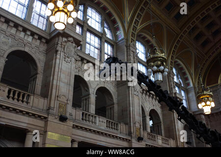 Dippy sur l'affichage à la Kelvingrove Art Gallery and Museum. Le Musée d'histoire naturelle ; la fameuse Diplodocus cast Banque D'Images