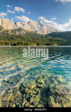 Contre l'Eibsee Zugspitze, près de Grainau, Werdenfelser Land, Bavière, Allemagne Banque D'Images