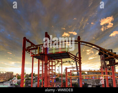 Wien, Vienne, manèges, montagnes russes, Grande Roue dans le parc d'attractions Prater, vue du centre ville, 02. Leopoldstadt, Autriche Banque D'Images